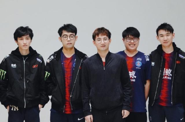 比盲目加码 比盲目加码